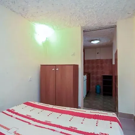 1 Bedroom In Apartman Gdinj